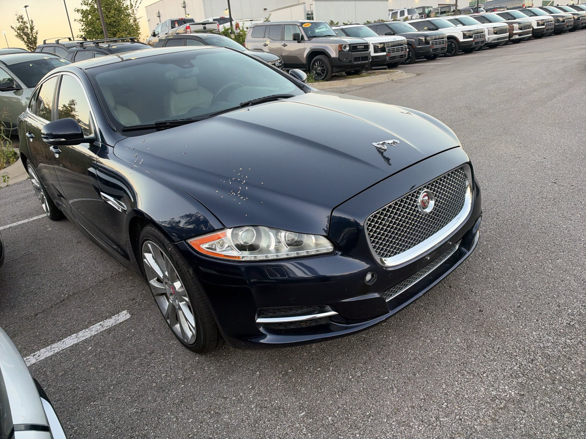 Used 2015 Dark Sapphire Metallic Jaguar XJ image 3