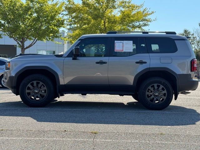 Used 2024  Toyota Base image 5