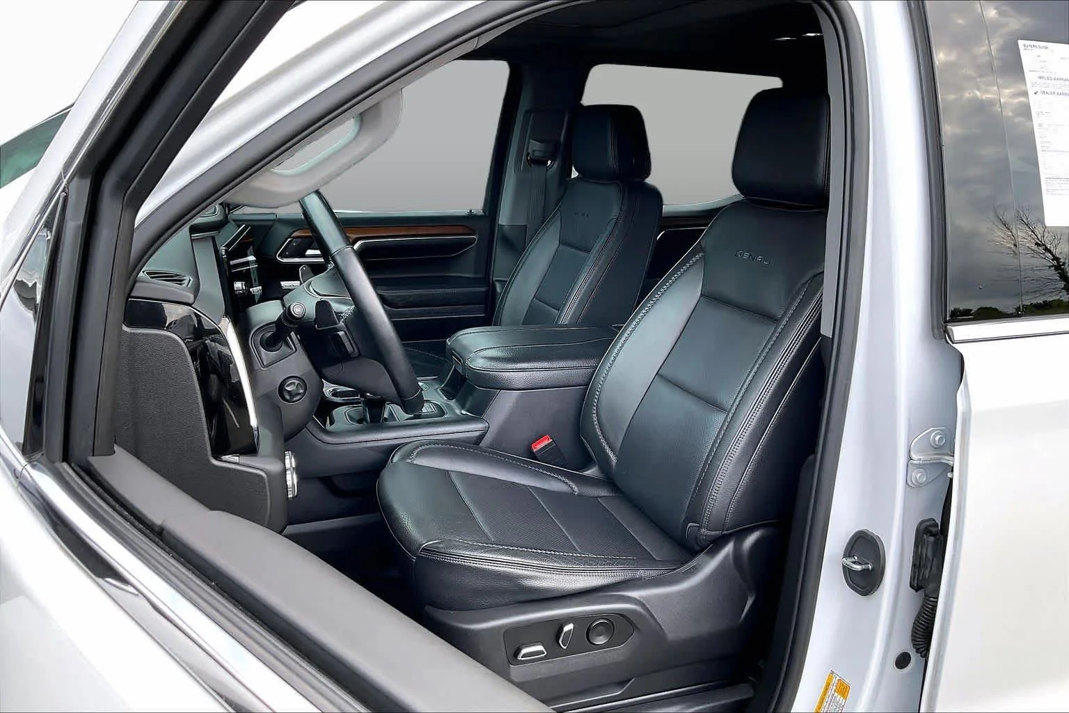 Used 2023 White Frost Tricoat GMC Denali image 8