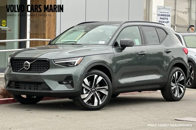 2026 Volvo XC40 B4 Plus