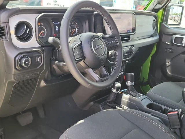Used 2025 Green Jeep Sport S image 13