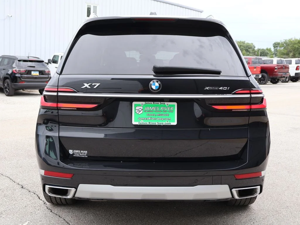 Used 2025 Black BMW xDrive40i image 4