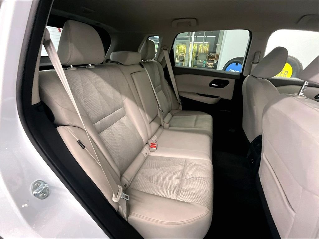 Used 2025 Everest White Pearl Nissan SV image 16