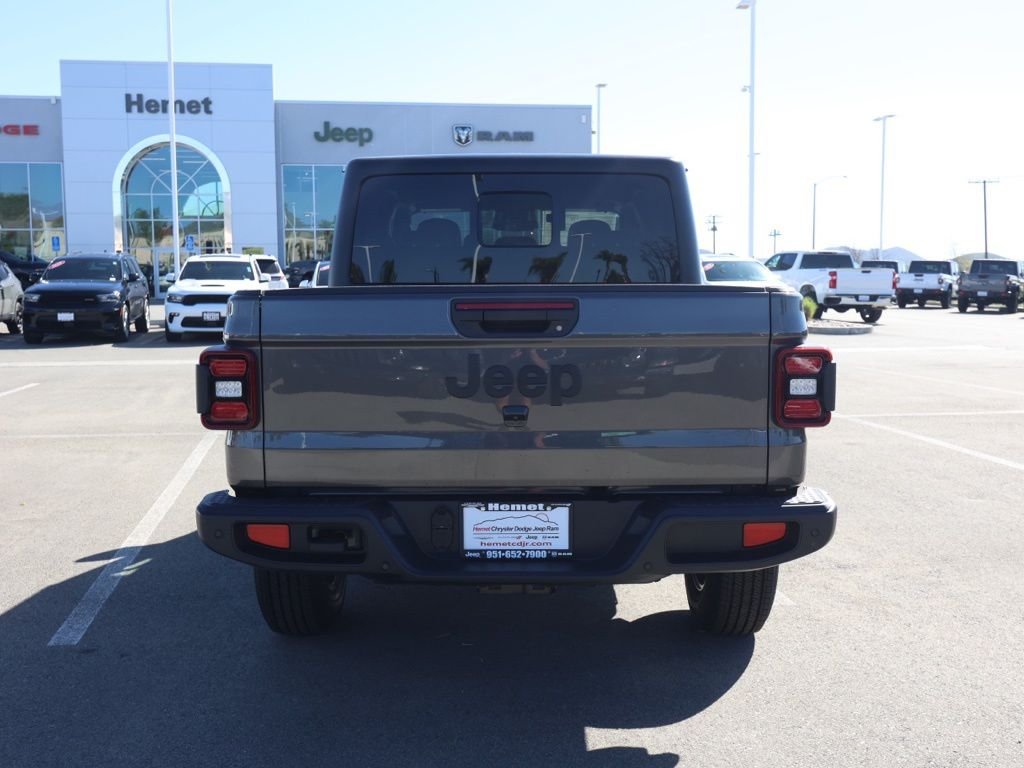 New 2026 Granite Crystal Metallic Clear-Coat Exterior Paint Jeep Sport S image 4