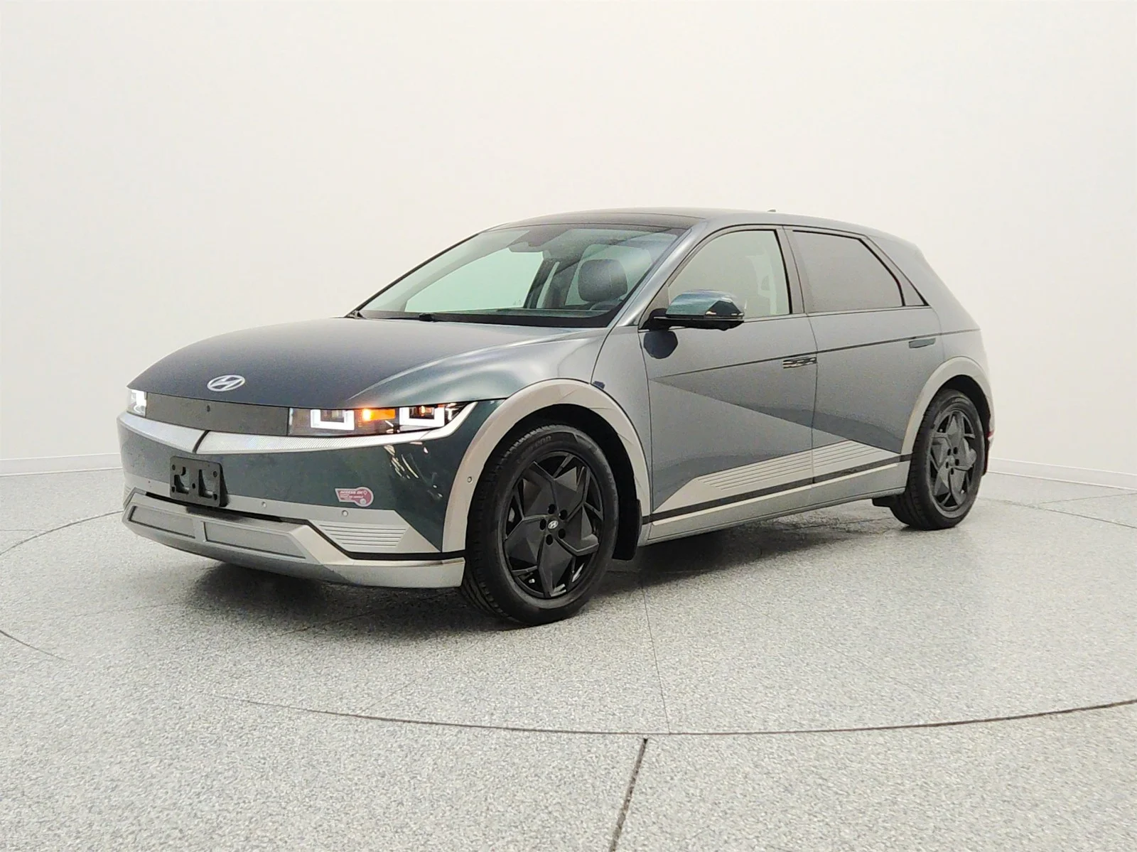 Used 2024 Digital Teal Hyundai Limited RWD image 1