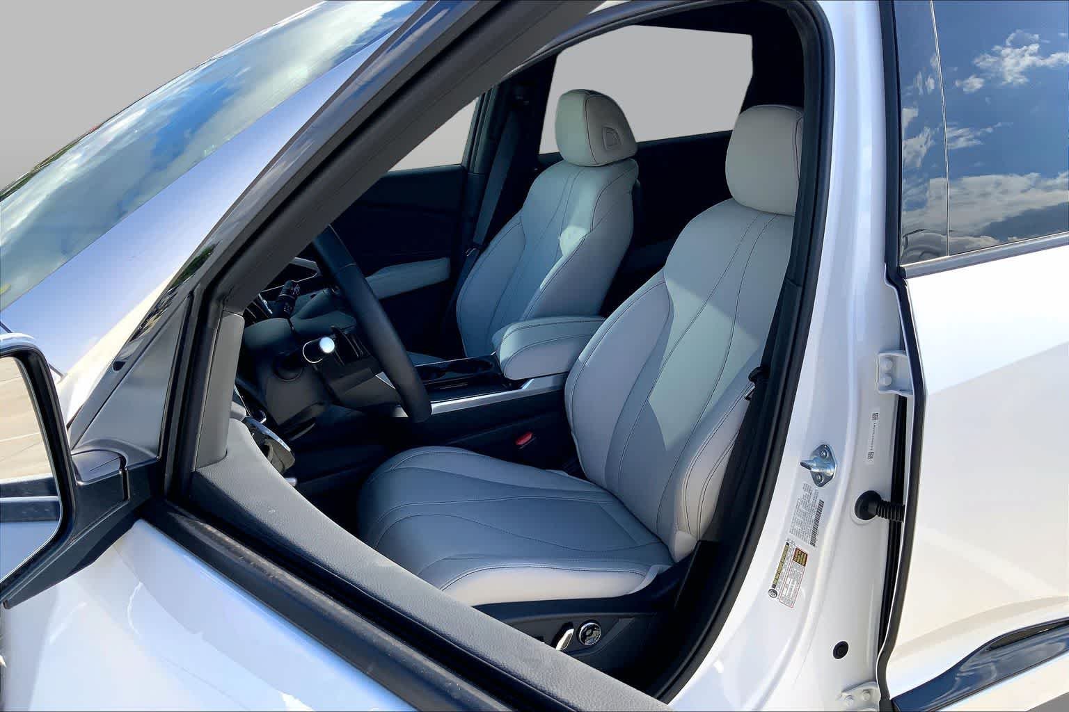 New 2026 Platinum White Pearl Acura  image 9