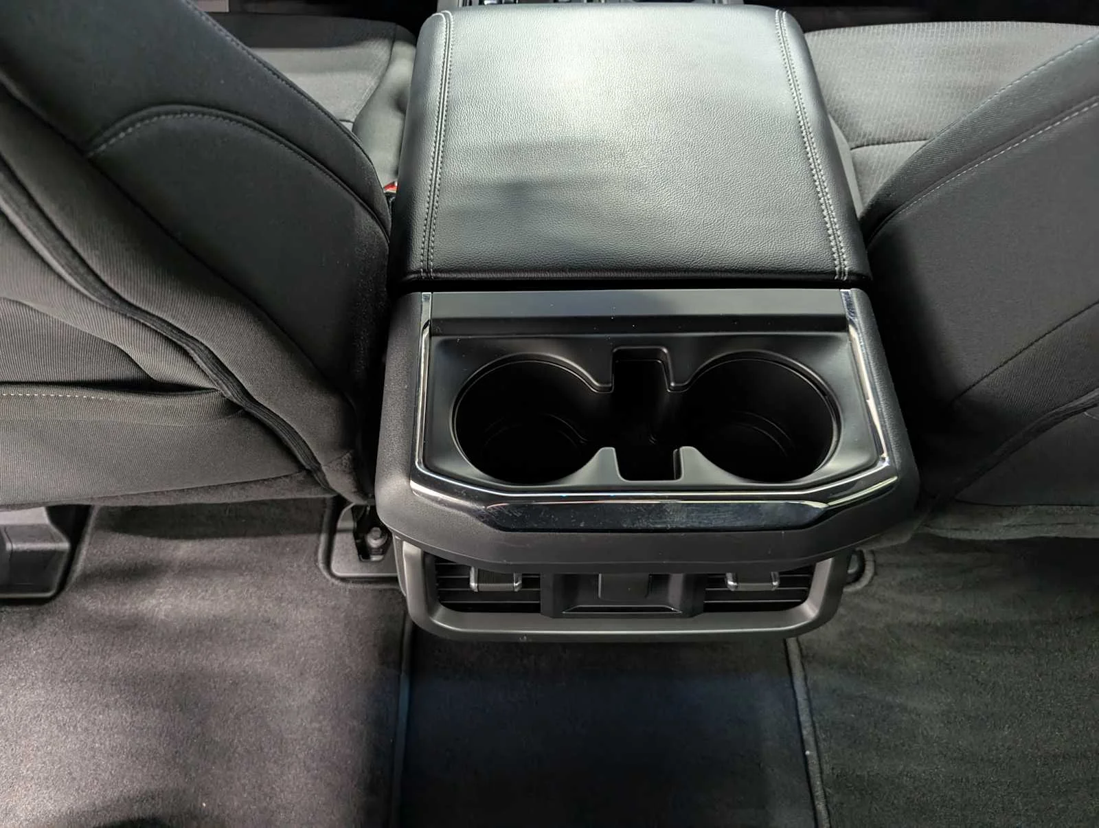 Used 2024 Agate Black Metallic Ford XLT image 21
