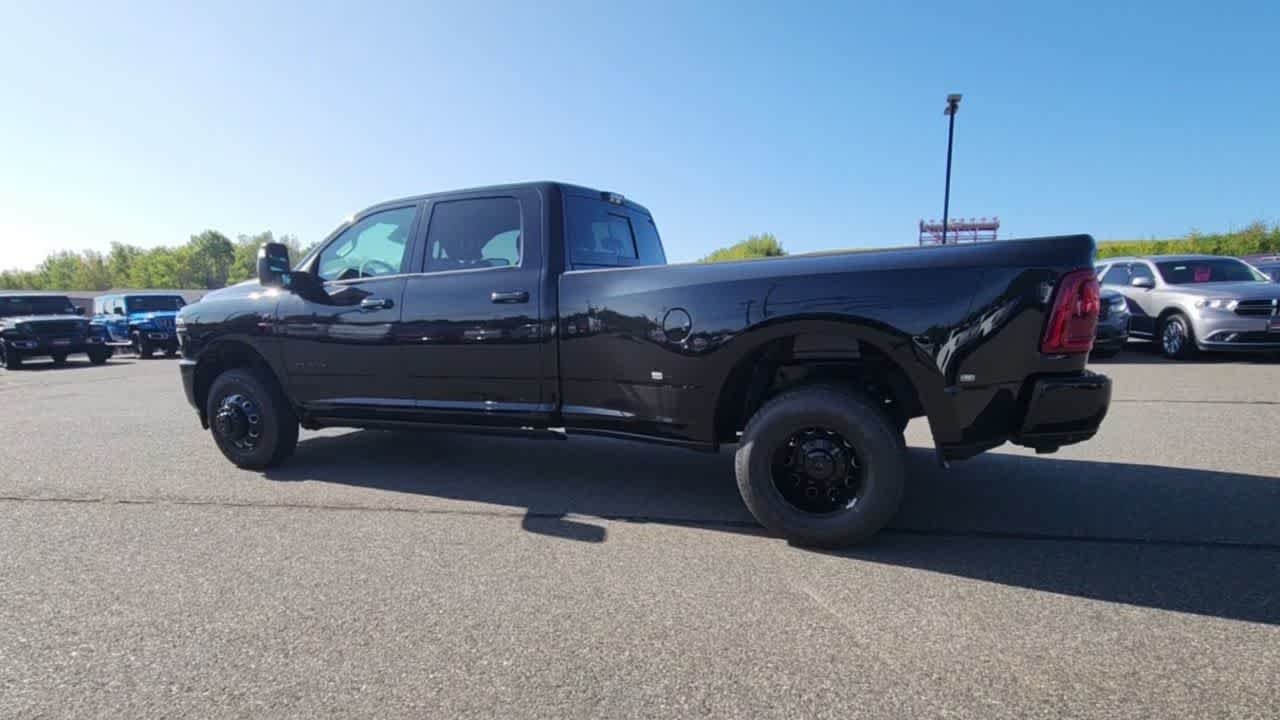 New 2026 Diamond Black Crystal Pearl-Coat Exterior Paint RAM Laramie image 8