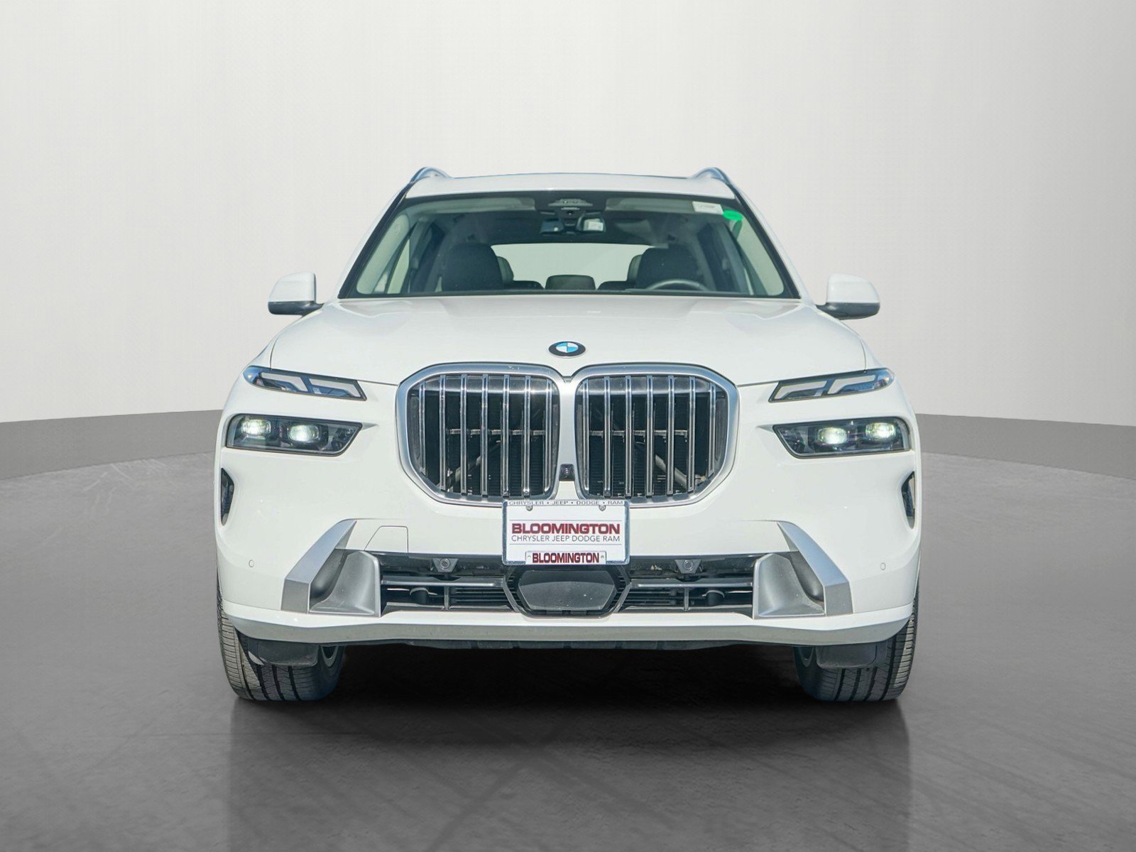 Used 2025 BMW X7 40i with VIN 5UX23EM02S9X91202 for sale in Minneapolis, Minnesota