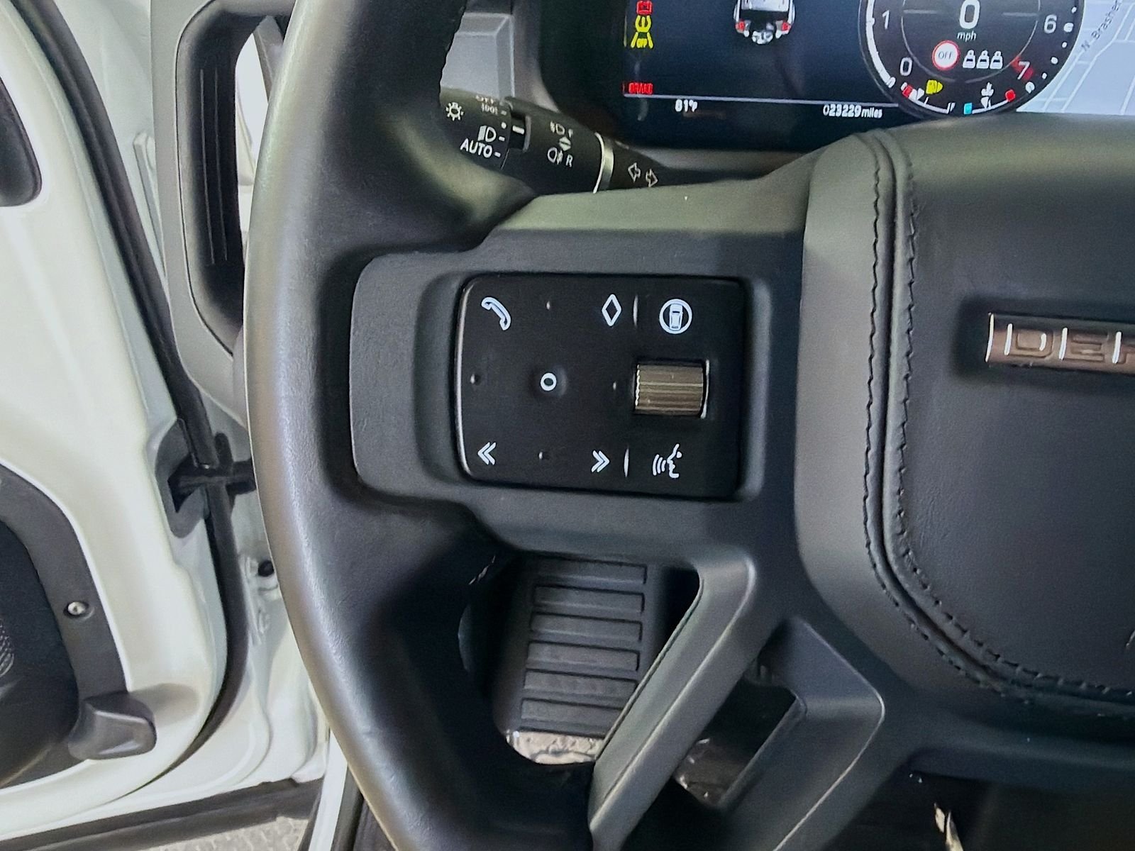 Used 2024 Fuji White Land Rover X-Dynamic SE image 12