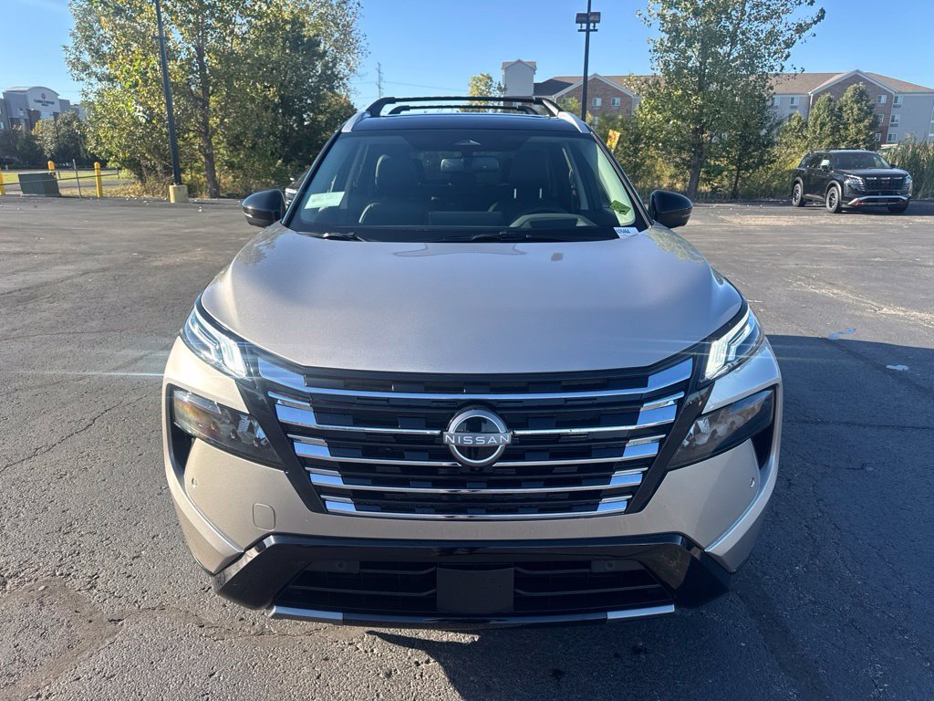 New 2026 Champagne Silver Metallic / Super Black Two-tone Nissan Platinum image 9