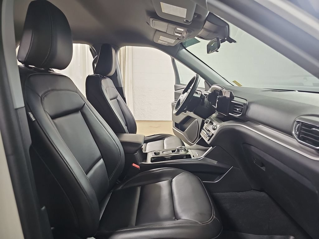 Used 2023 White Ford XLT image 13