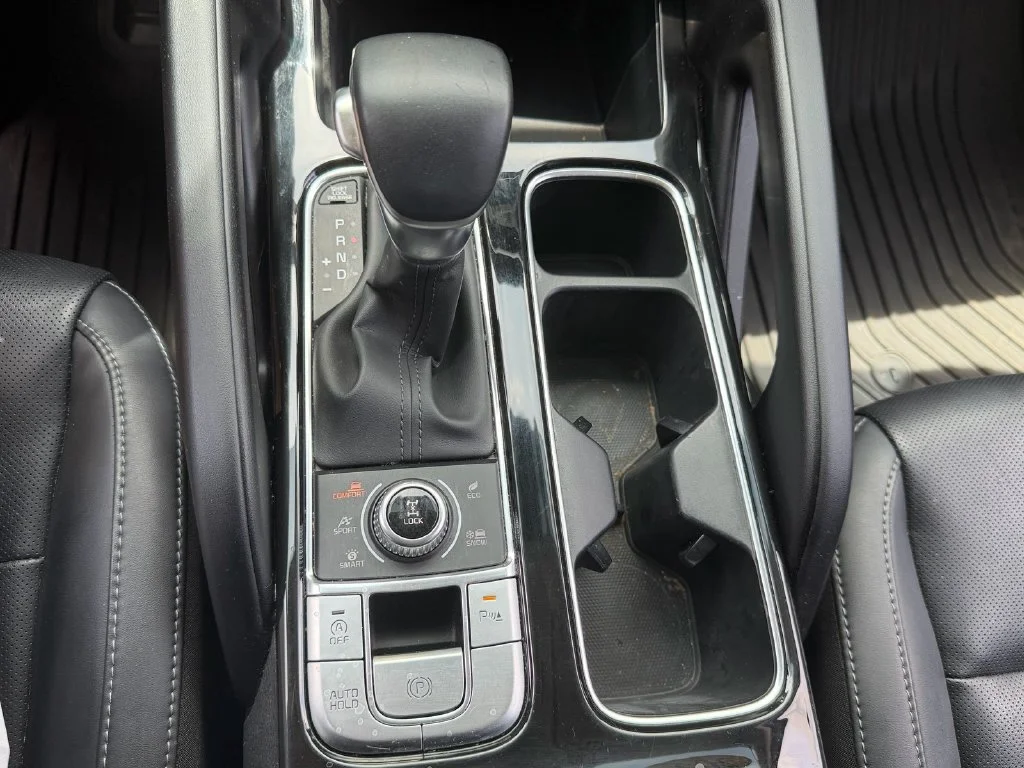 Used 2024 Green Kia S image 27