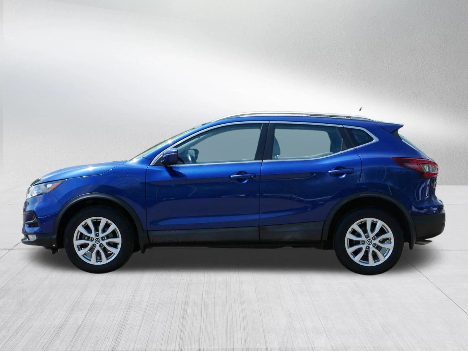 Used 2020 Caspian Blue Metallic Nissan SV image 4