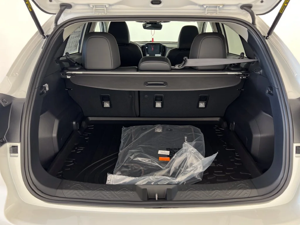 New 2026 CRYSTAL WHITE PEARL Subaru Limited image 25