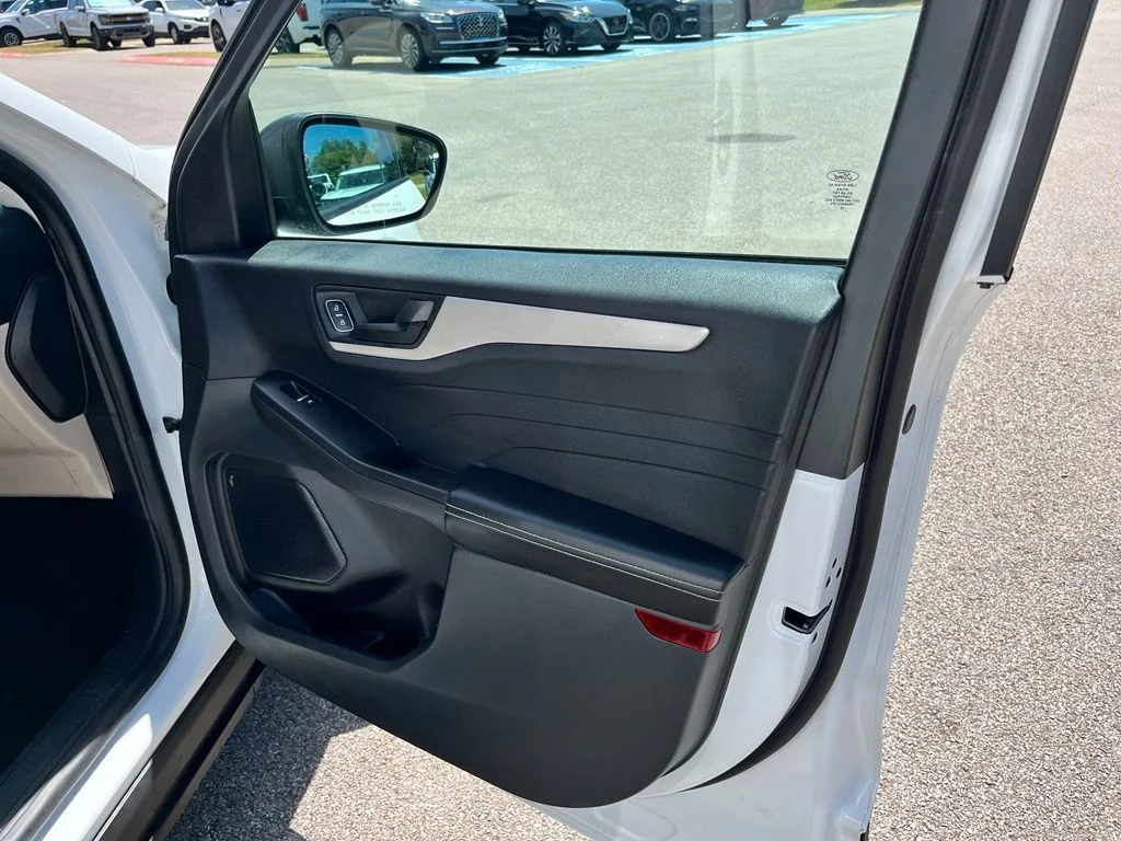 Used 2022 White Ford SE image 12