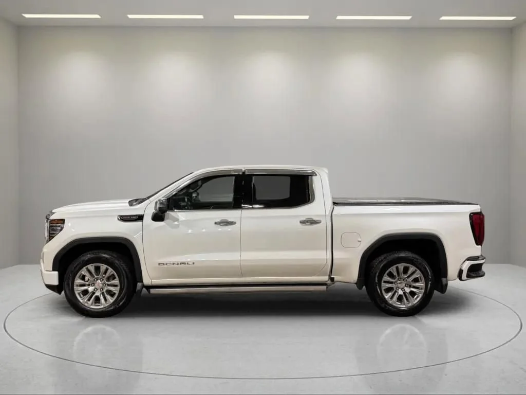 Certified Used 2022 White Frost Tricoat GMC Denali image 8