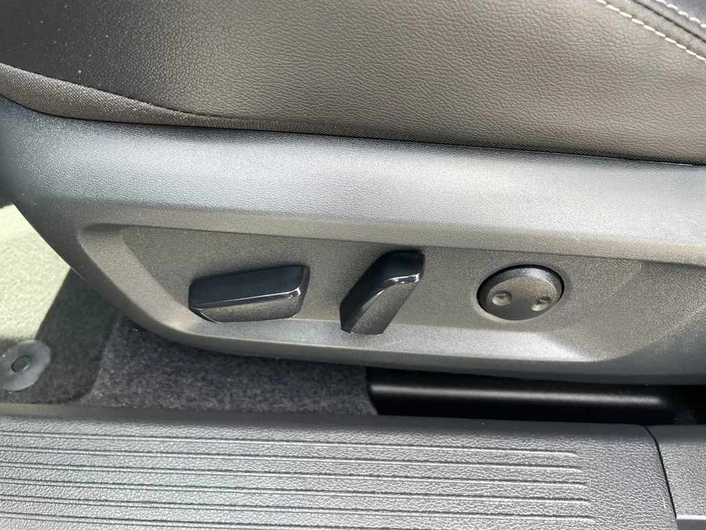Used 2026 Gun Metallic Nissan SL image 17