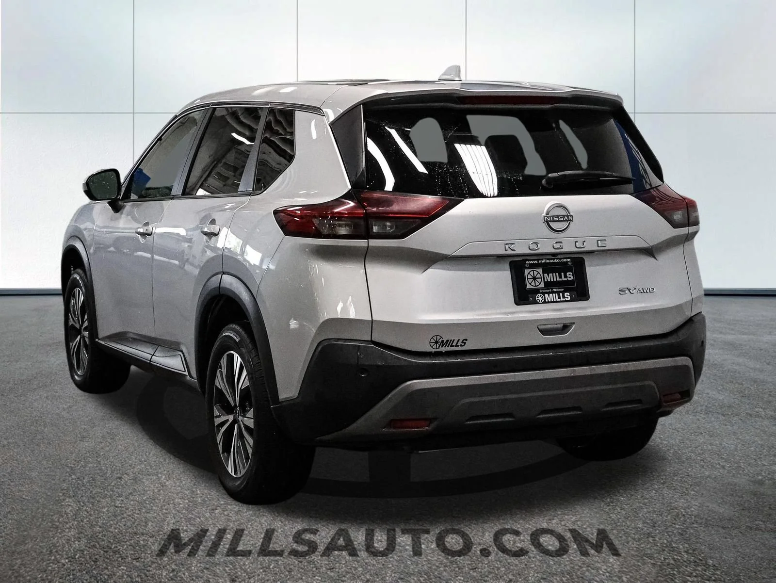 Used 2023 Silver Nissan SV Intelligent AWD image 6