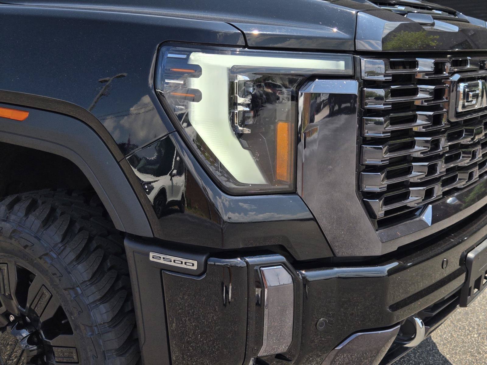Used 2024 ONYX BLACK GMC Denali Ultimate image 4