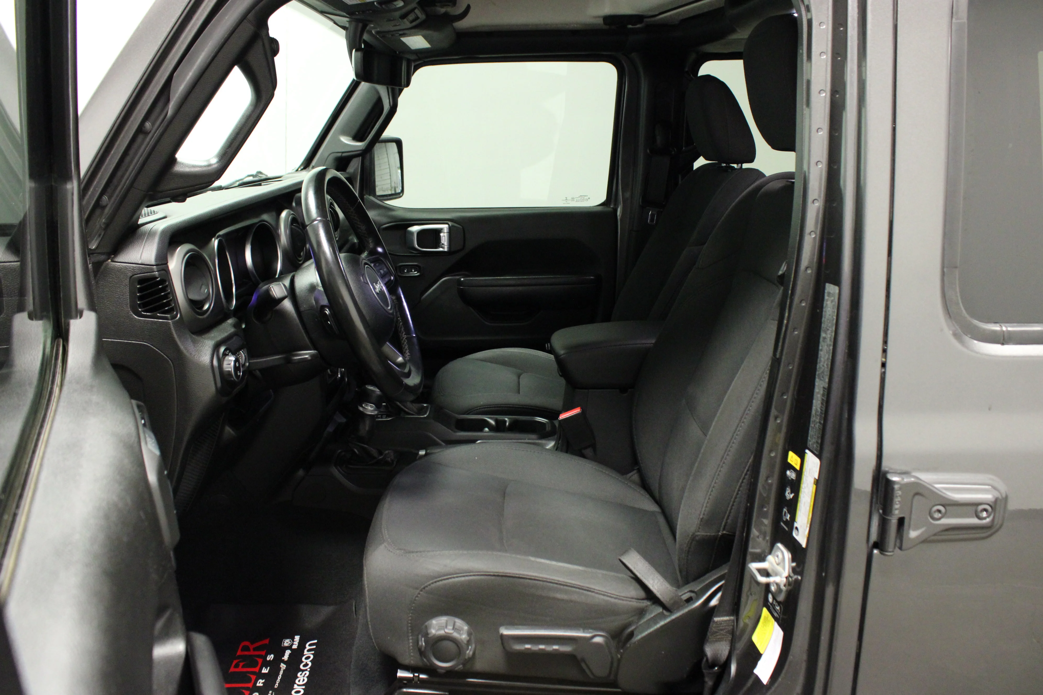 Used 2022 Granite Crystal Metallic Clearcoat Jeep Sport image 13