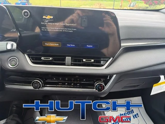 New 2027 Summit White Chevrolet LT image 32