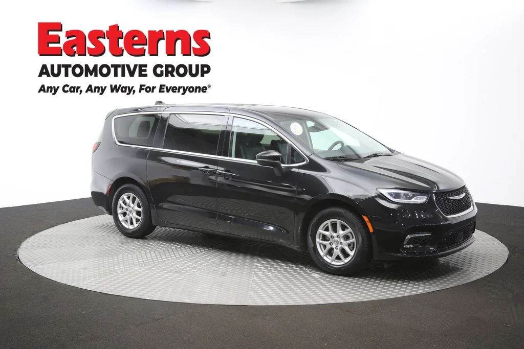 Used 2023 Black Chrysler Touring L image 50