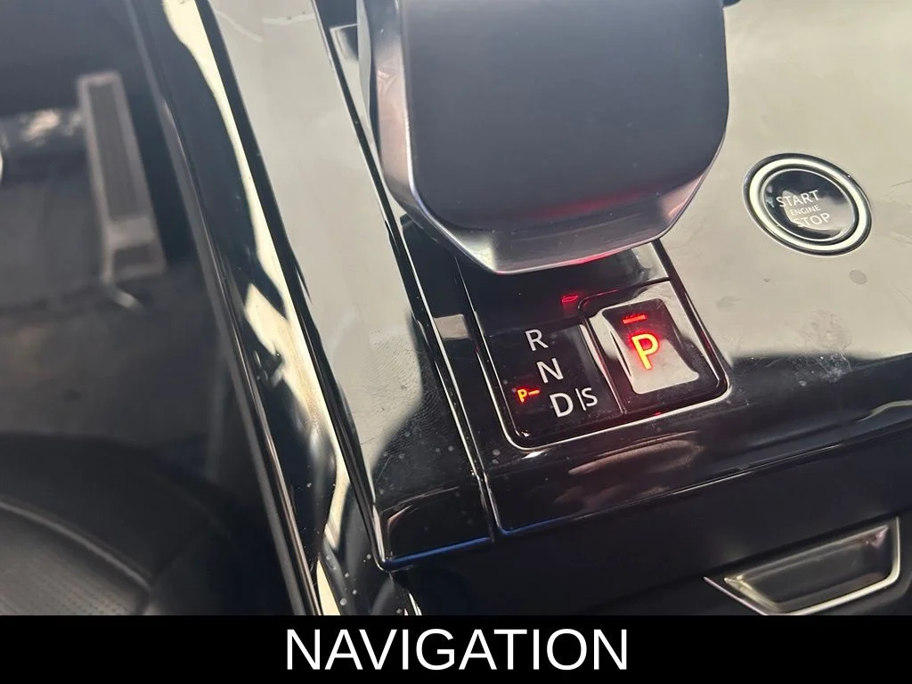 Used 2024 Black Land Rover Dynamic SE image 7