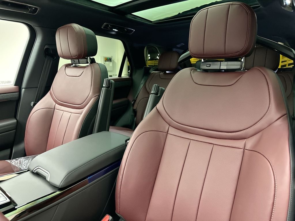 New 2026 Fuji White Land Rover Dynamic SE image 10