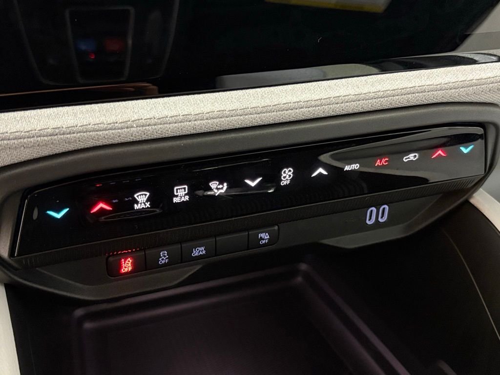 New 2026 Bright White Clearcoat Jeep Laredo image 28