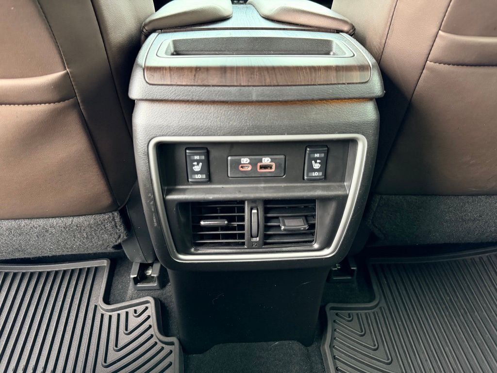 Used 2019 White Nissan Platinum image 17