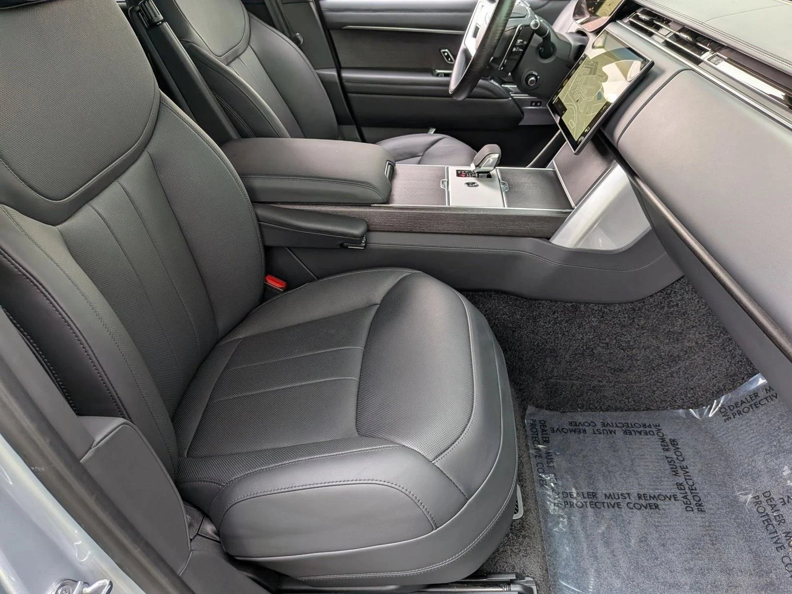 Used 2025 Hakuba Silver Metallic Land Rover SE image 22