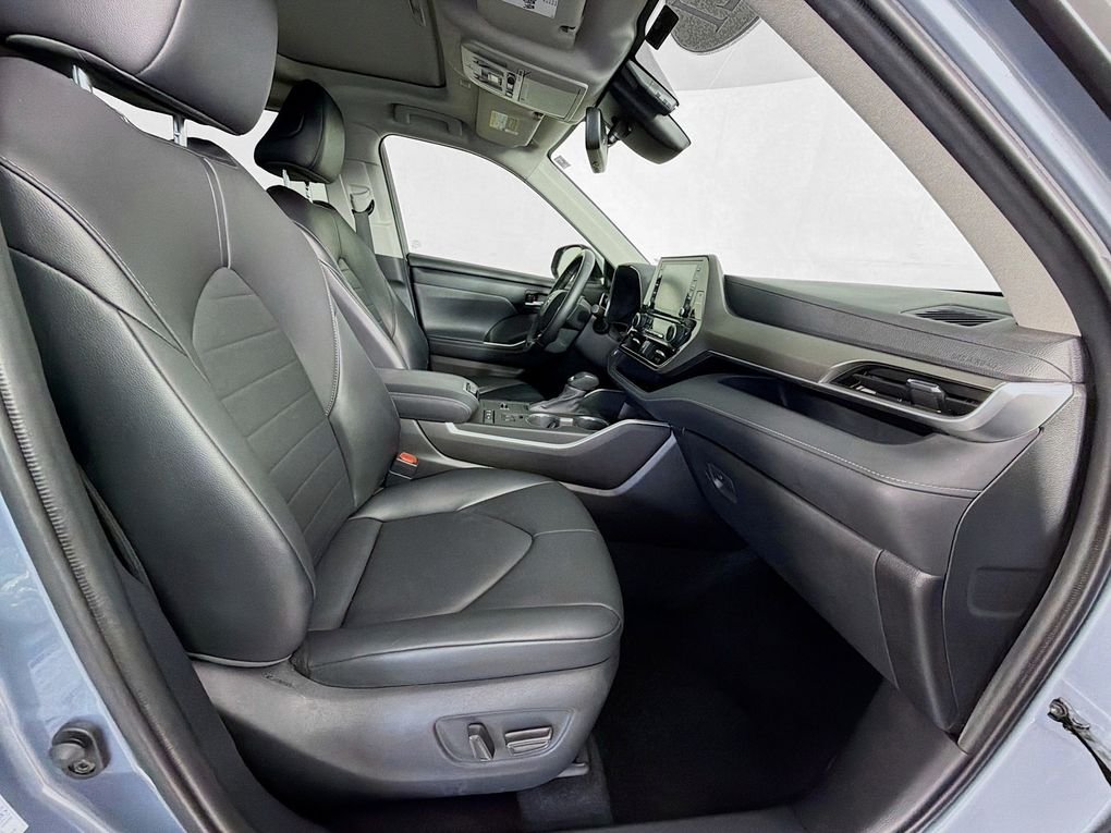 Used 2021  Toyota XLE image 30