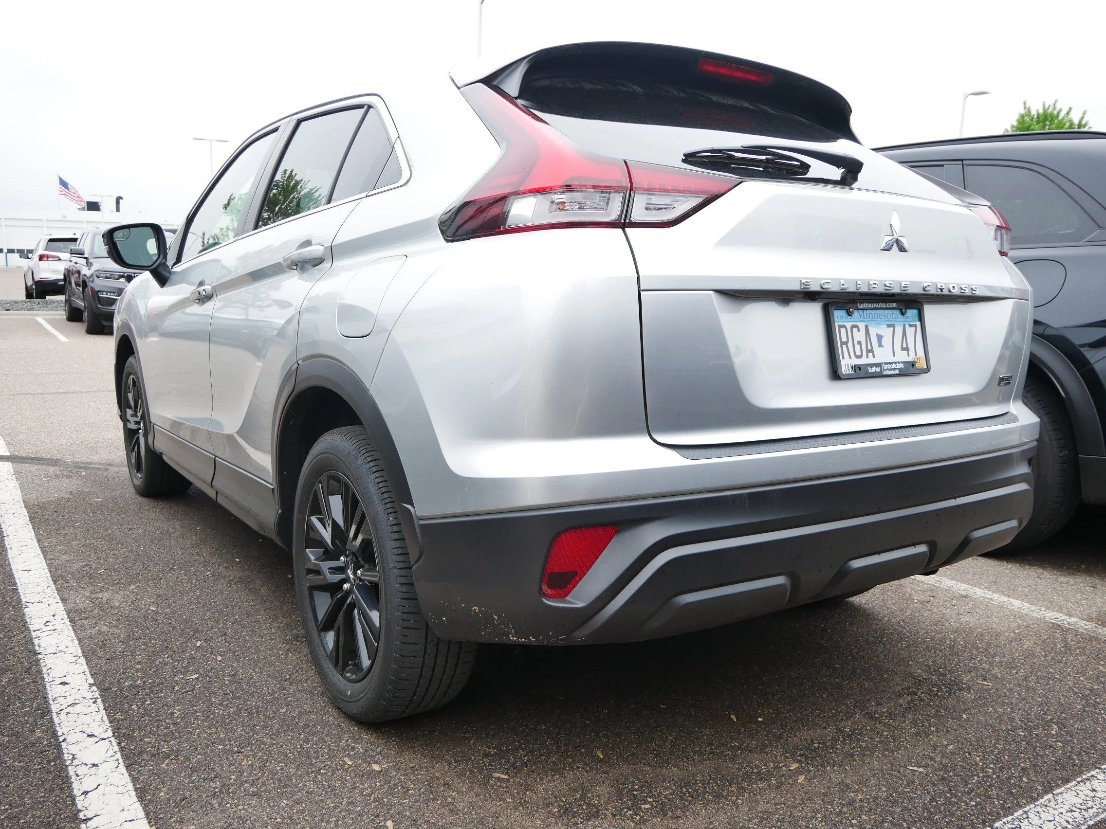 Used 2024 Alloy Silver Metallic Mitsubishi LE image 4
