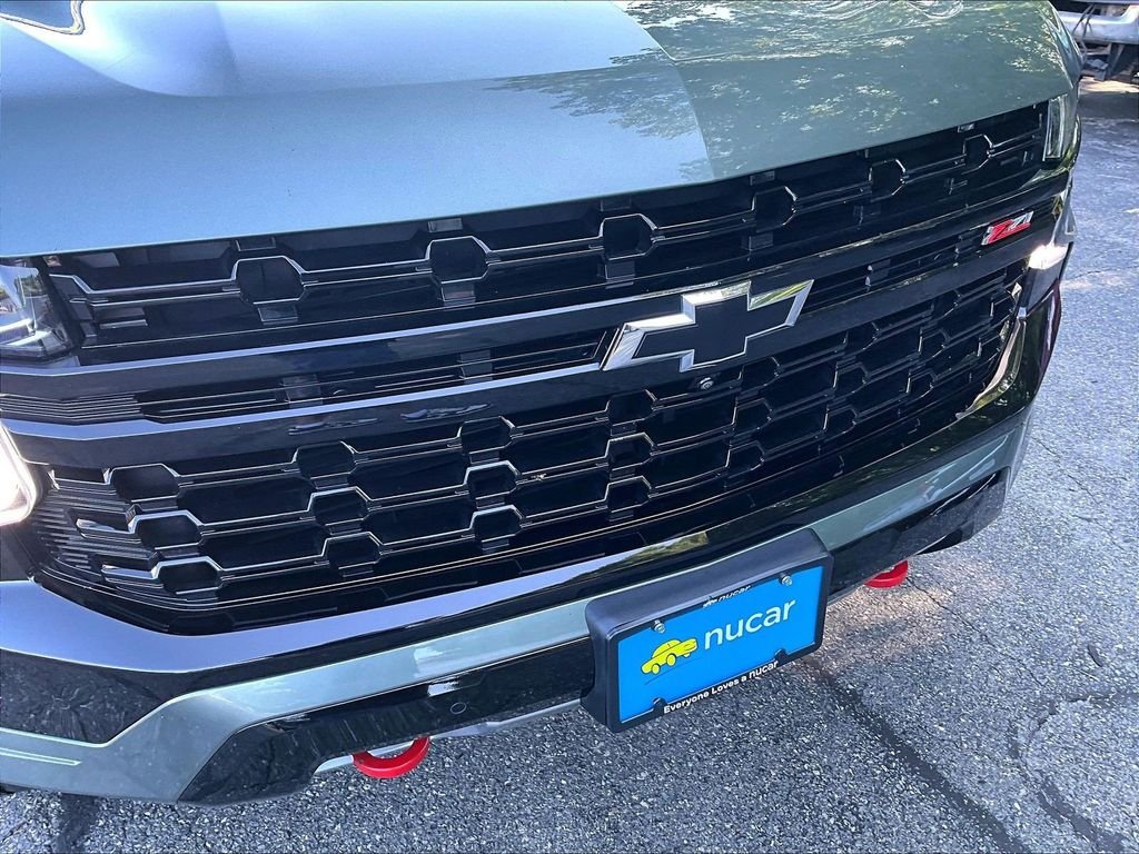 Used 2024 Green Chevrolet Z71 image 31