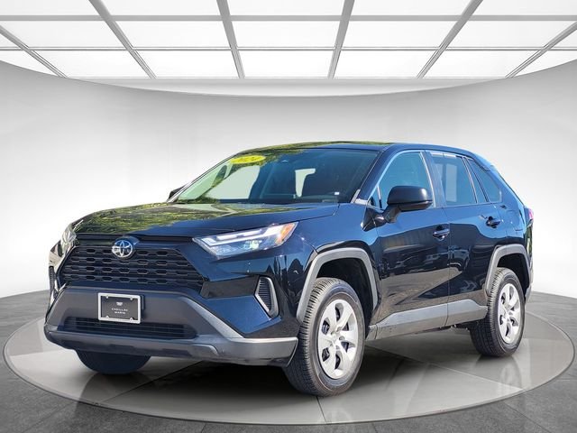 2024 Toyota RAV4 LE - Photo 8