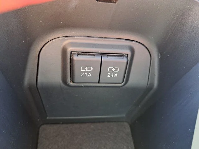 Certified Used 2020  Toyota XLE Premium image 25