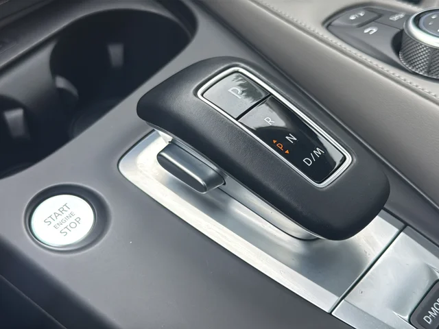 Used 2023 White INFINITI LUXE image 36