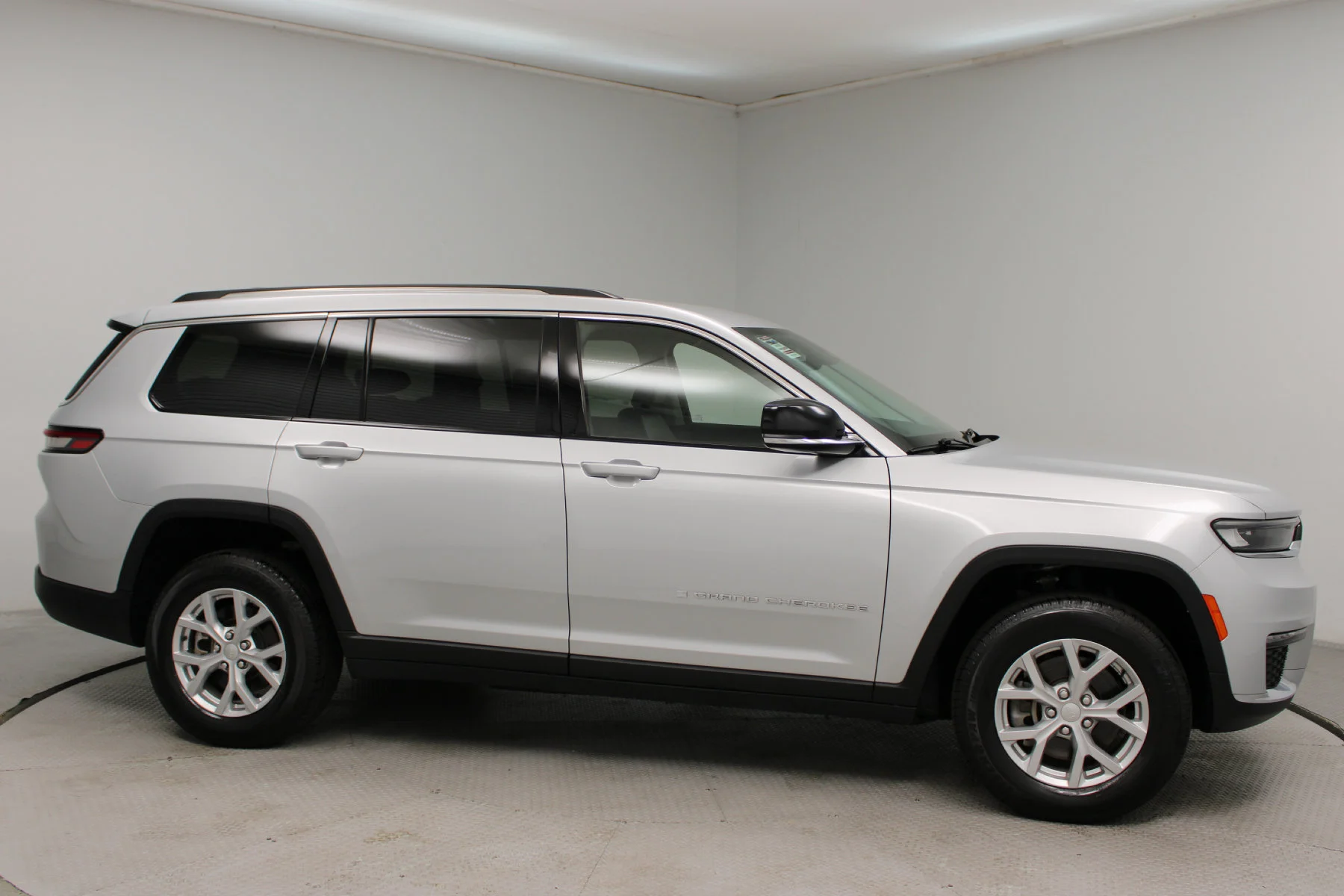 Used 2023 Silver Zynith Jeep Limited 4x4 image 14