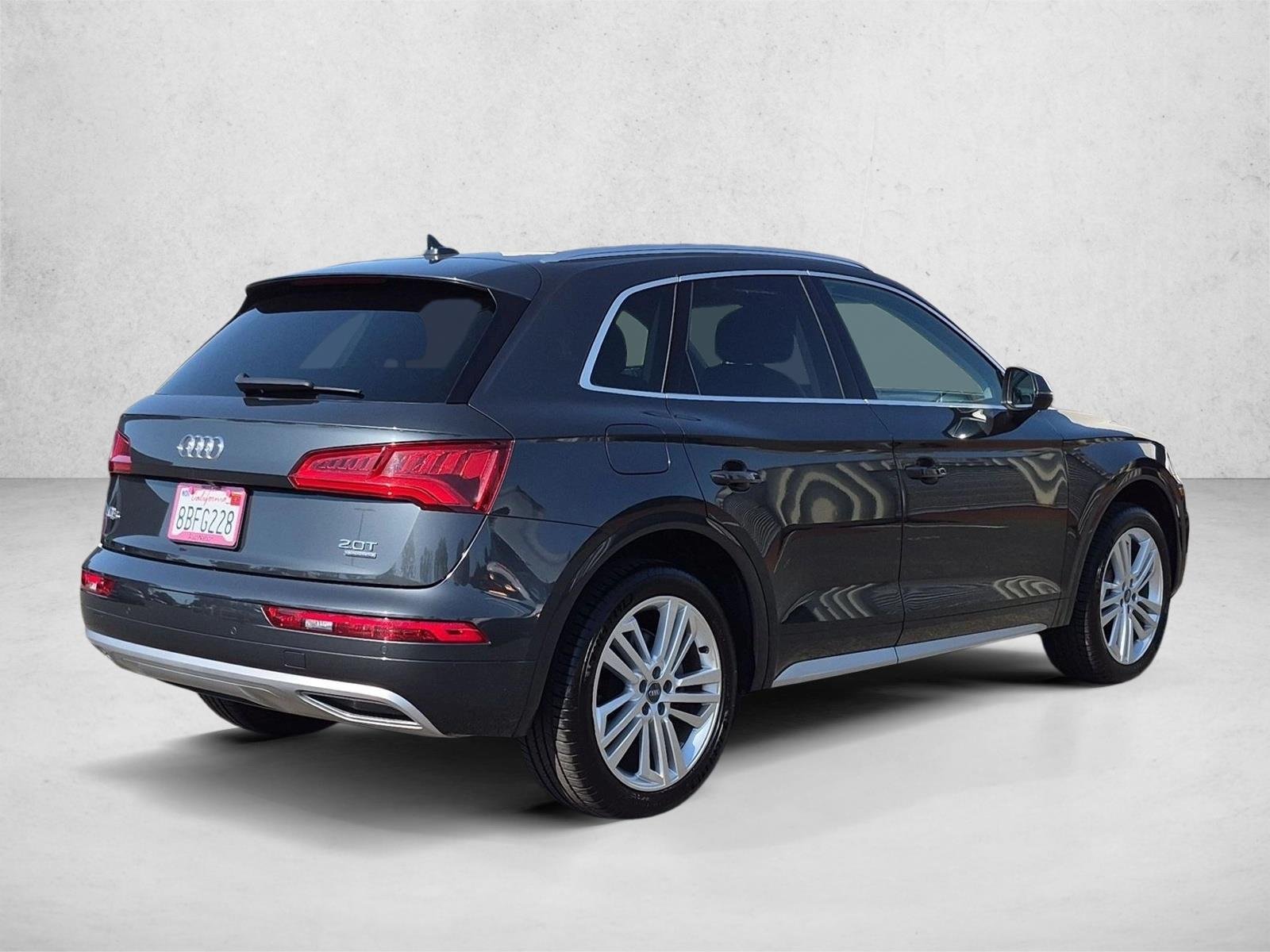 Used 2018 Silver/Gray Audi Premium Plus image 5