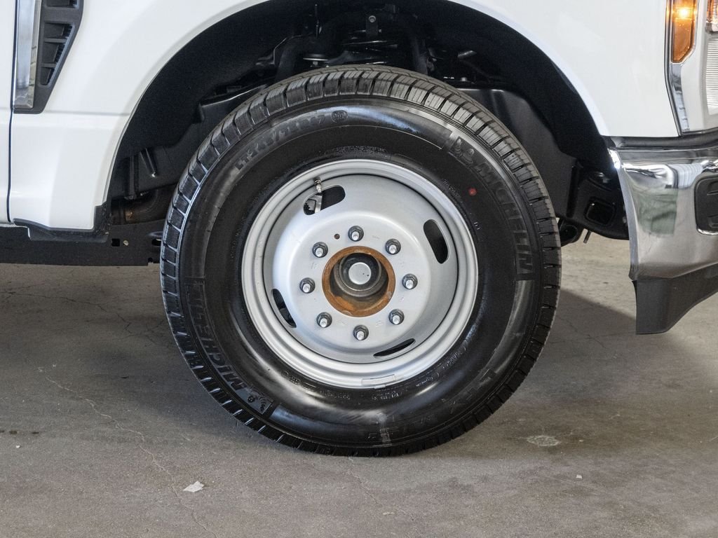 2026 Ford F-350 Super Duty Chassis Cab XL - Photo 25
