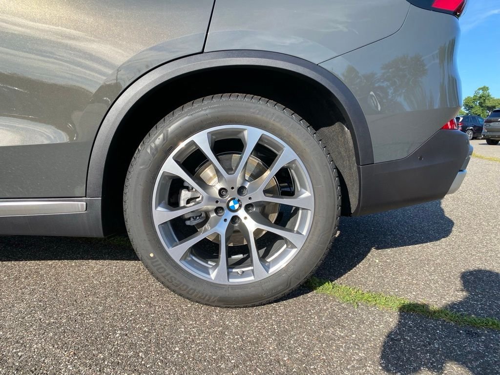 New 2026 Dravit Grey Metallic BMW xDrive40i image 5