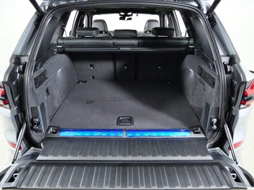 Used 2026 Skyscraper Grey Metallic BMW xDrive50e image 29