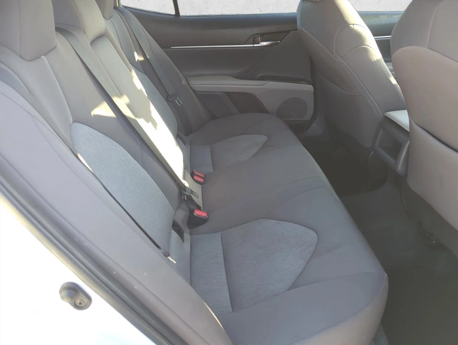 Used 2022 White Toyota LE image 25