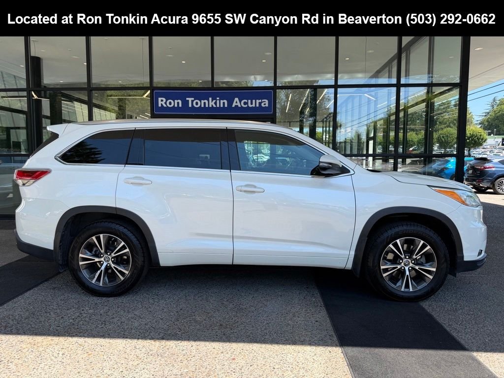 Used 2016 Blizzard Pearl Toyota XLE V6 image 8