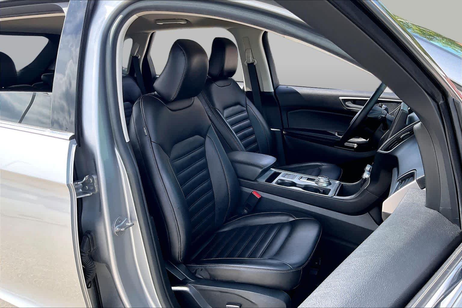 Used 2021 Iconic Silver Ford SEL image 9