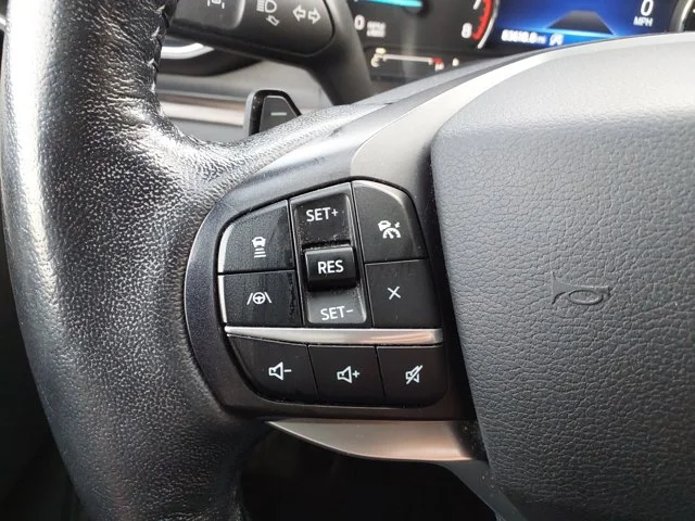 Used 2020 Silver Metallic Ford Limited image 19