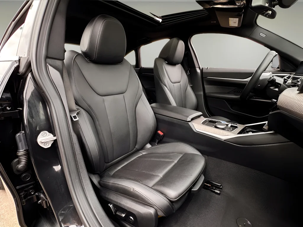 Used 2025 Black BMW xDrive40 image 20