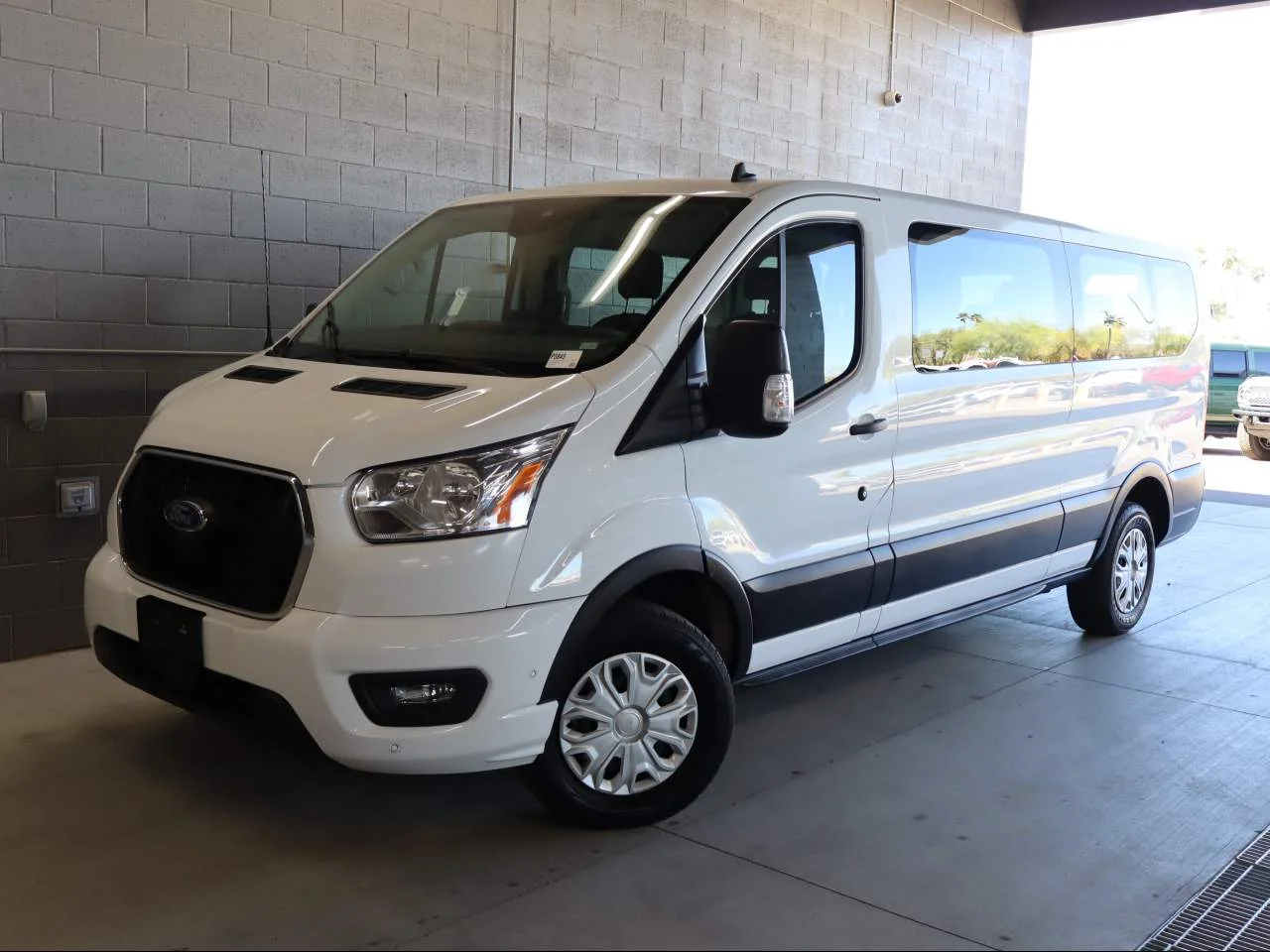 2022 Ford Transit 350 XLT Low Roof Sliding Pass. 148's photo