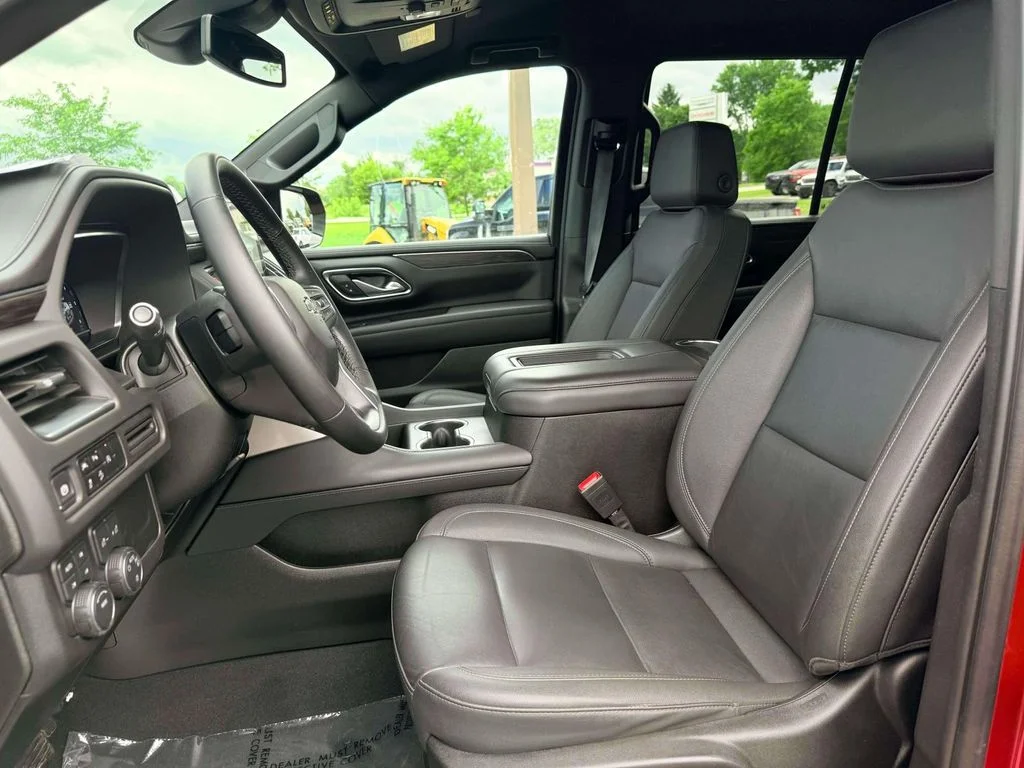 Used 2024 Red Chevrolet Z71 image 17